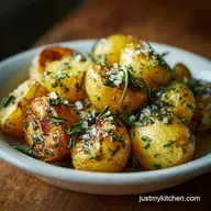 Crispy Herb Roasted Potatoes with Garlic: 45 Min