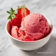Strawberry Ice Cream: Creamy Recipe for 8 Servings