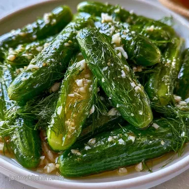 Crunchy Dill Pickles: 8 Pint Jars Recipe Card